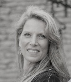 Portrait of Laura Degallaix, professionnal coach and psychotherapist
